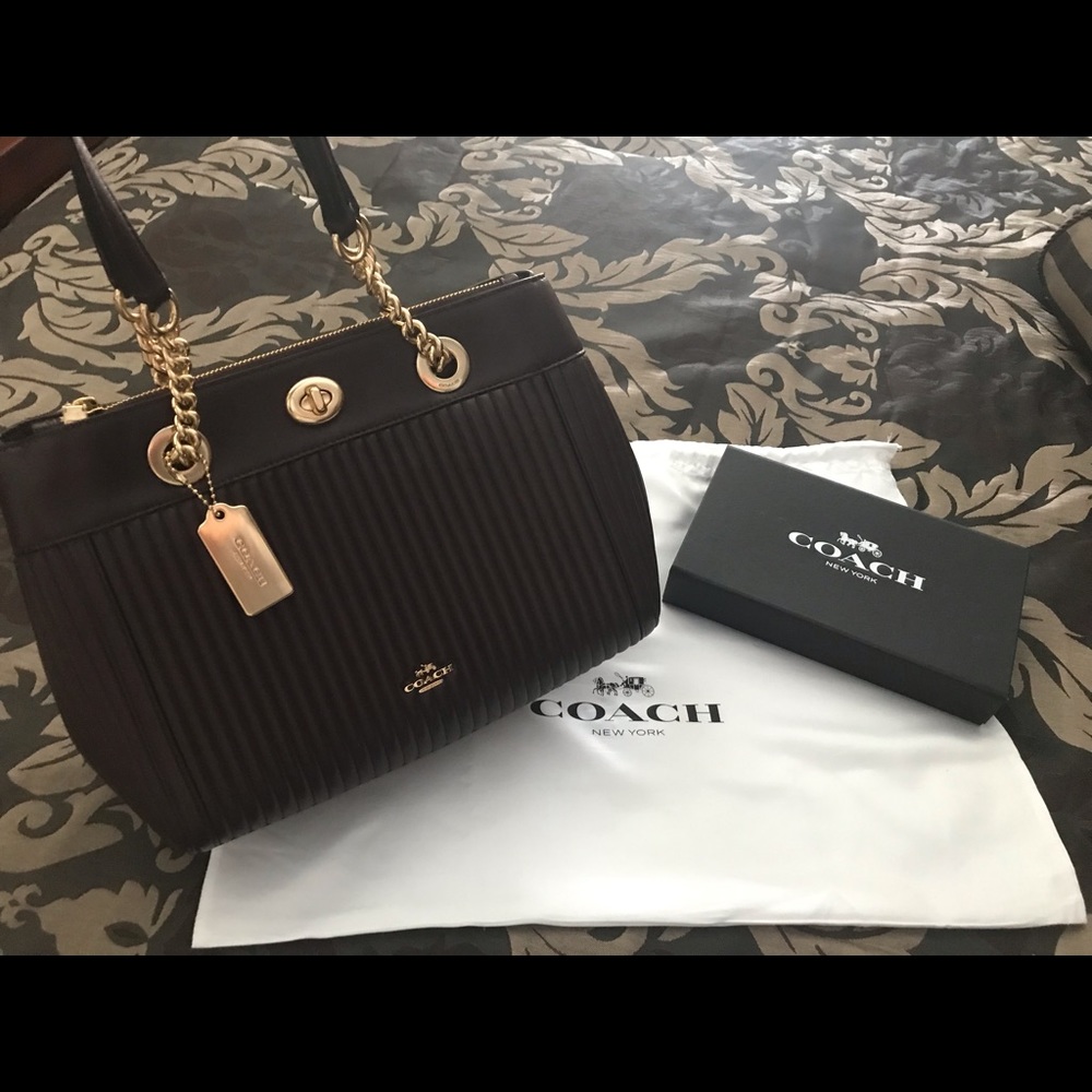 Coach Turnlock Edie Shoulder Bag With Quilting - Picture 8 of 8